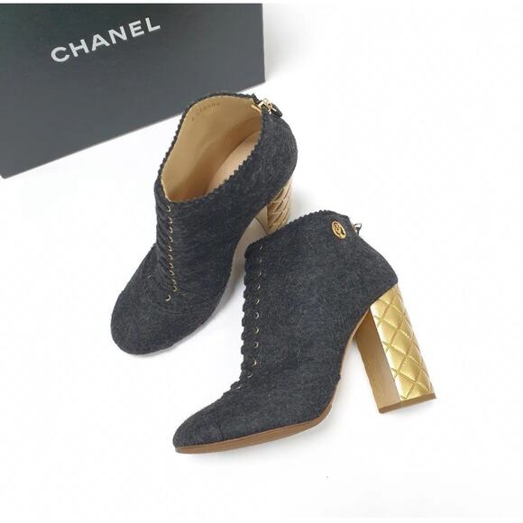 CHANEL Paris-Salzburg Grey Wool Quilted Gold Heeled Ankle Boot Sz.39.5 - Picture 1 of 9
